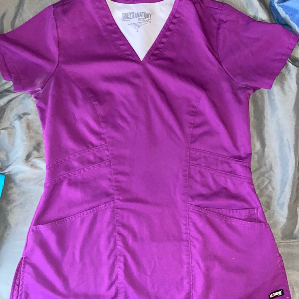 Grey's Anatomy Women's Mia Top, V-Neck Medical Scrub Top Size Small, Purple,